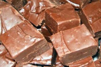 Two-Minute Microwave Fudge – Easy Classic Recipe