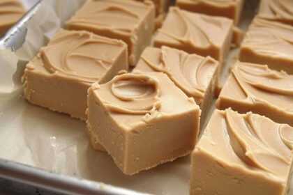 Creamy Peanut Butter Fudge – Easy Old-Fashioned Recipe